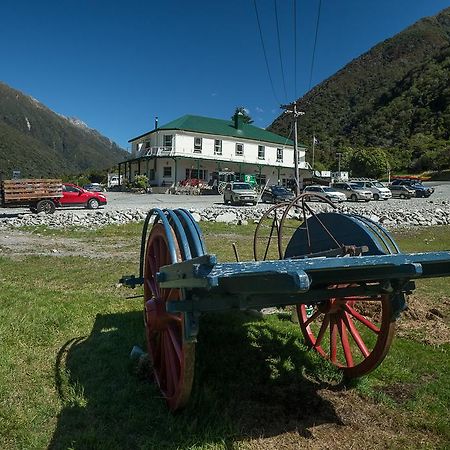 Otira Stagecoach Hotel エクステリア 写真