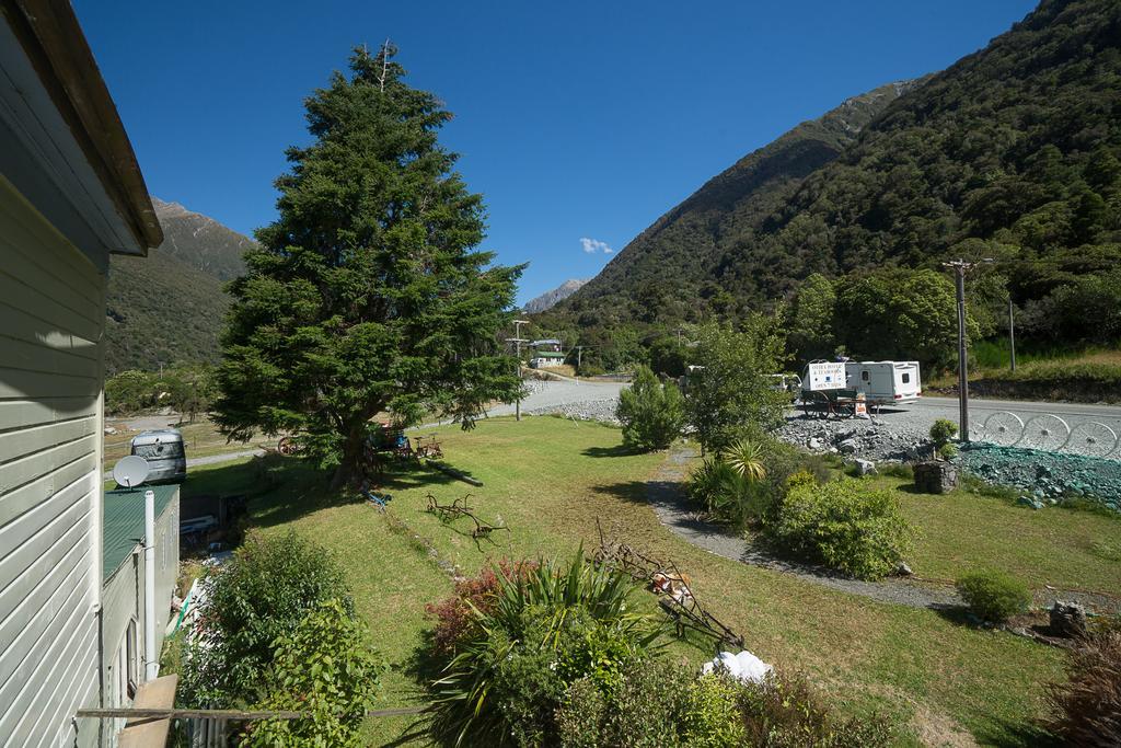 Otira Stagecoach Hotel エクステリア 写真