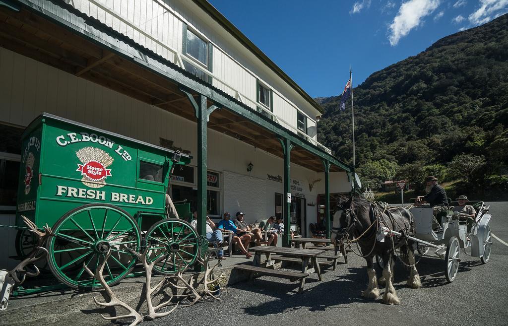 Otira Stagecoach Hotel エクステリア 写真