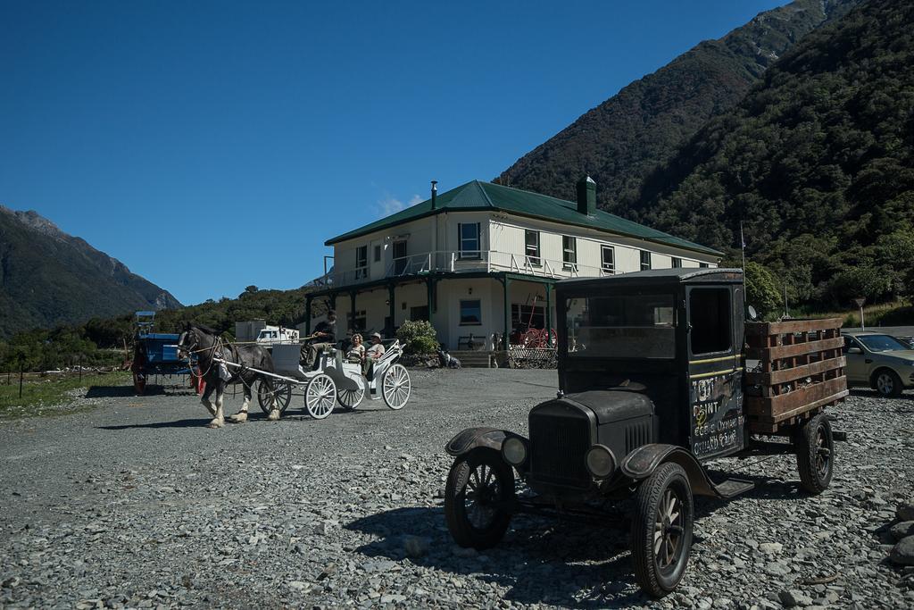 Otira Stagecoach Hotel エクステリア 写真